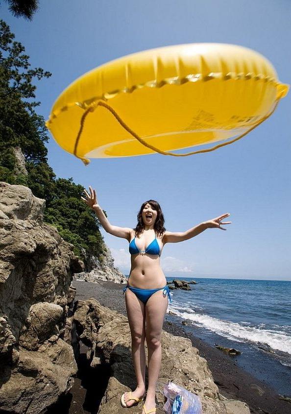 15P Saki Koto sexy Asian model has a nice tight ass she shows