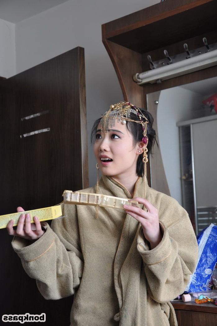 12P Sweet Chinese girl in traditional costume