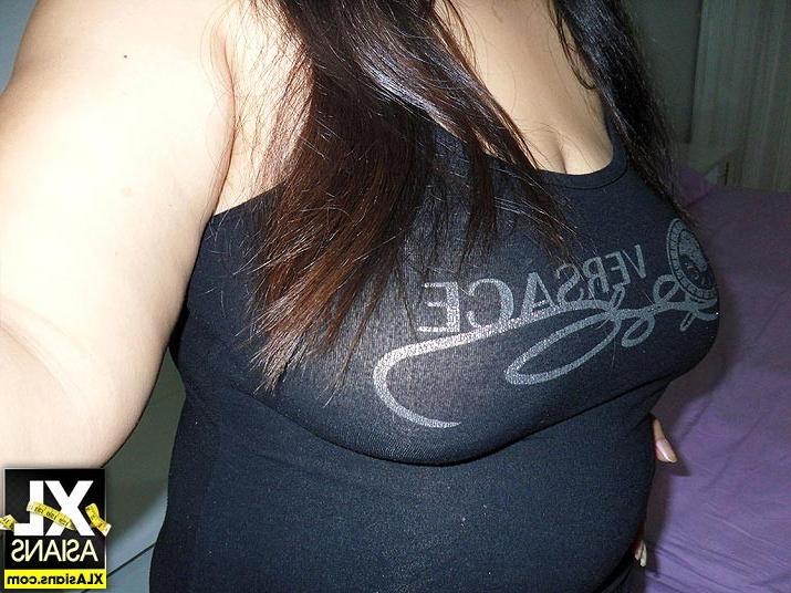 15P Chubby Asian girl Gip takes photos of herself