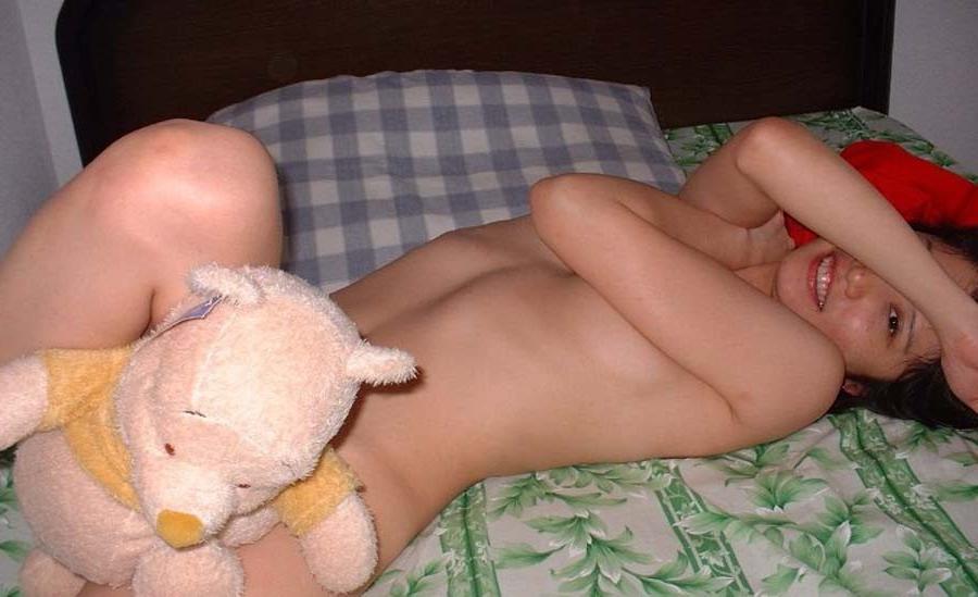 13P Pictures of a naked amateur Thai slut