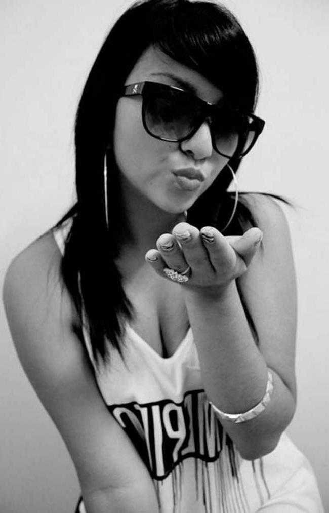 15P Photos of a hot Asian babe having fun