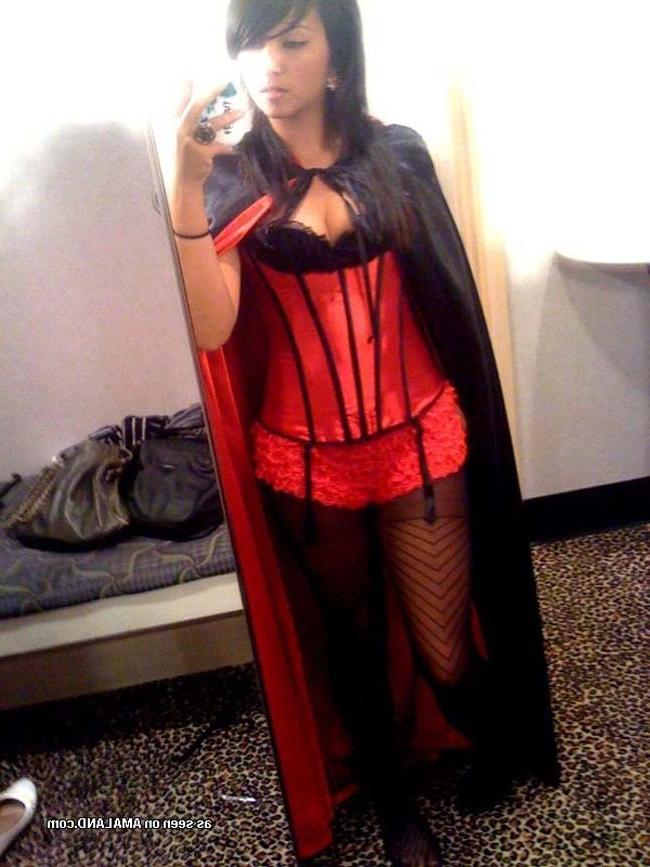 15P Photos of a hot Asian babe having fun