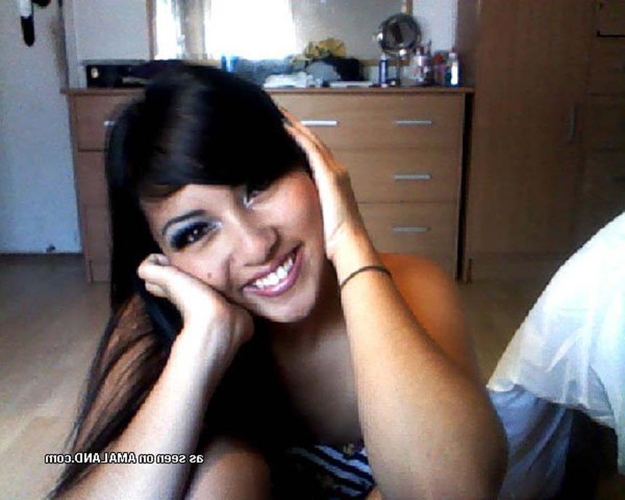 15P Photos of a hot Asian babe having fun