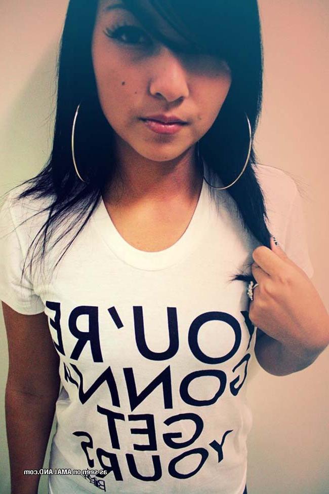 15P Photos of a hot Asian babe having fun