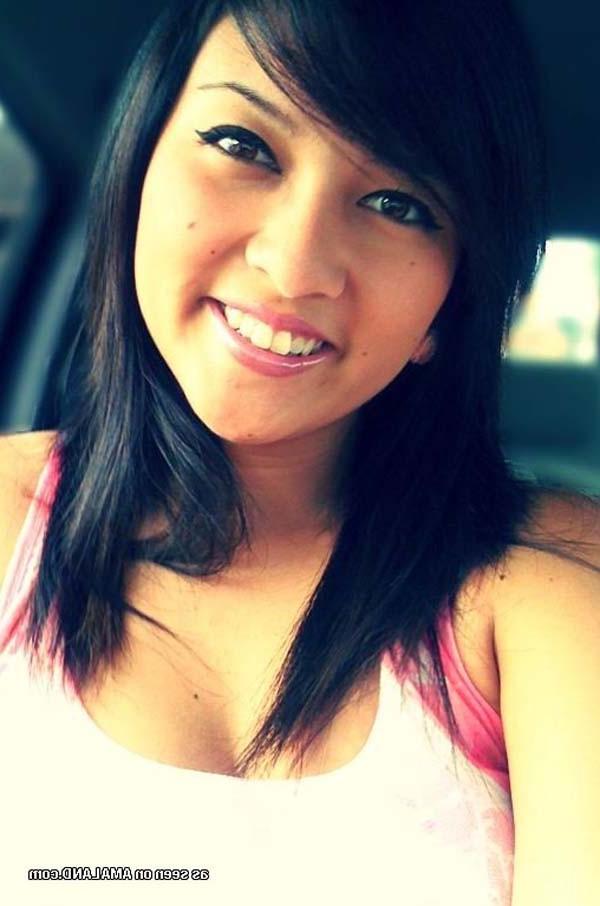 15P Photos of a hot Asian babe having fun