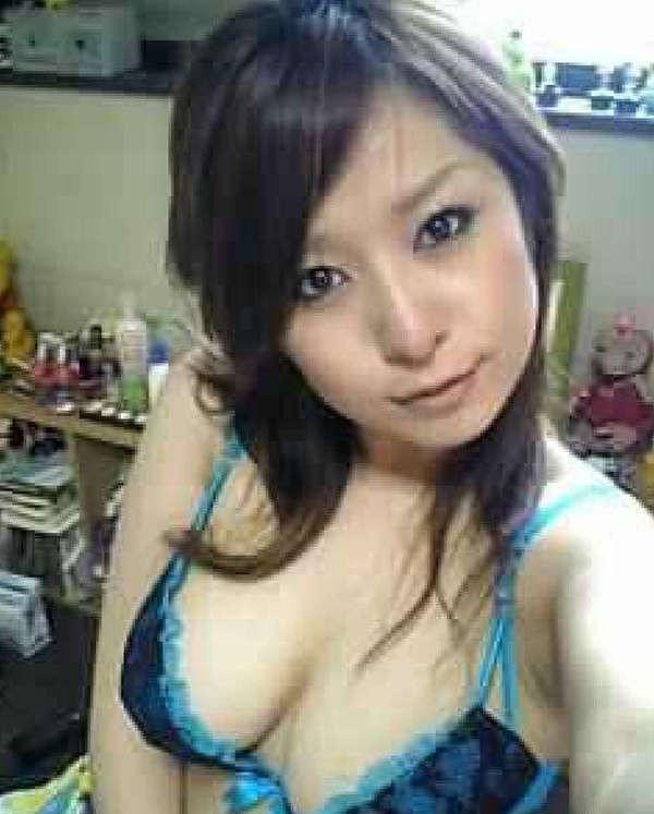 15P Pictures of lovely Asian bitches