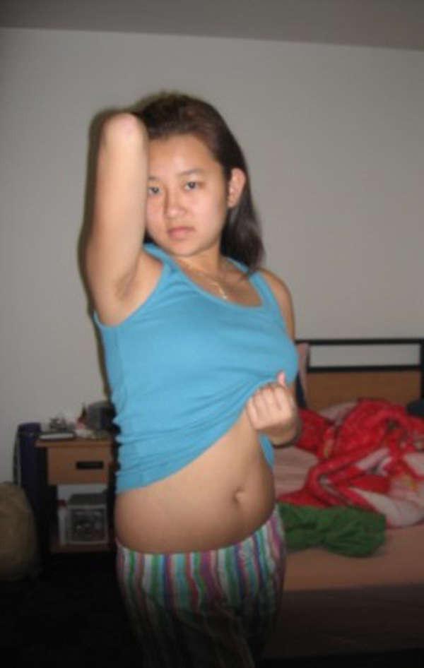 15P Picture set of a pretty Singaporean babe