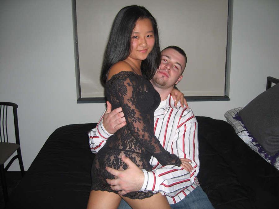 15P Picture set of a pretty Singaporean babe