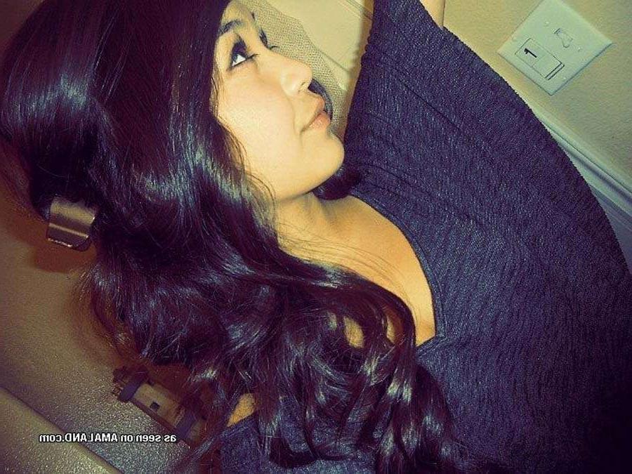 15P Collection of a sexy Oriental chick's selfpics