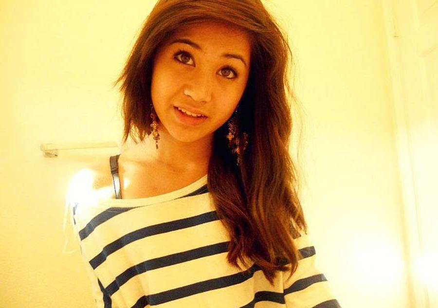 15P Collection of a sexy Oriental chick's selfpics