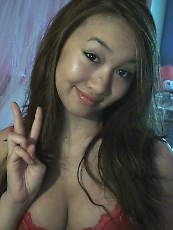 16P Asian teen nymph enjoy showing her sweet and juicy body
