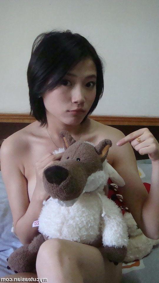 15P Sweet n shy Chinese babe teasing in lingerie
