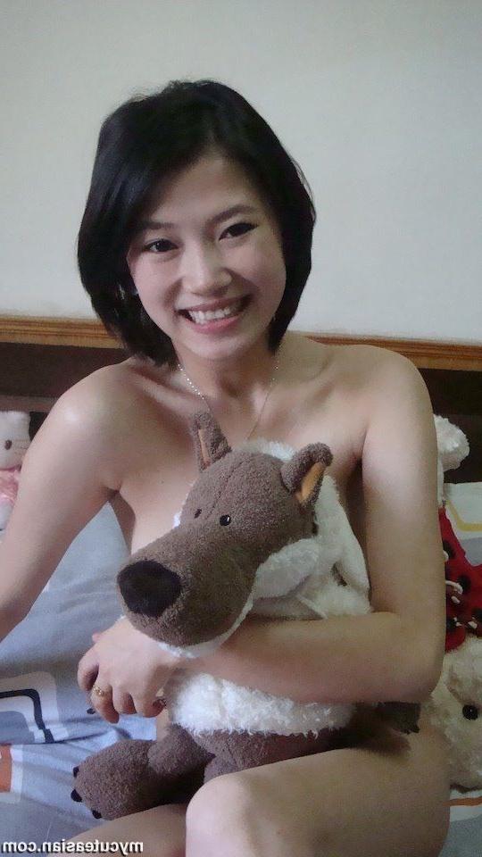 15P Sweet n shy Chinese babe teasing in lingerie