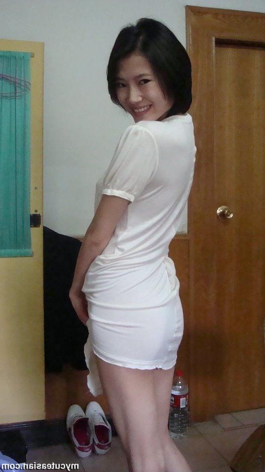 15P Sweet n shy Chinese babe teasing in lingerie