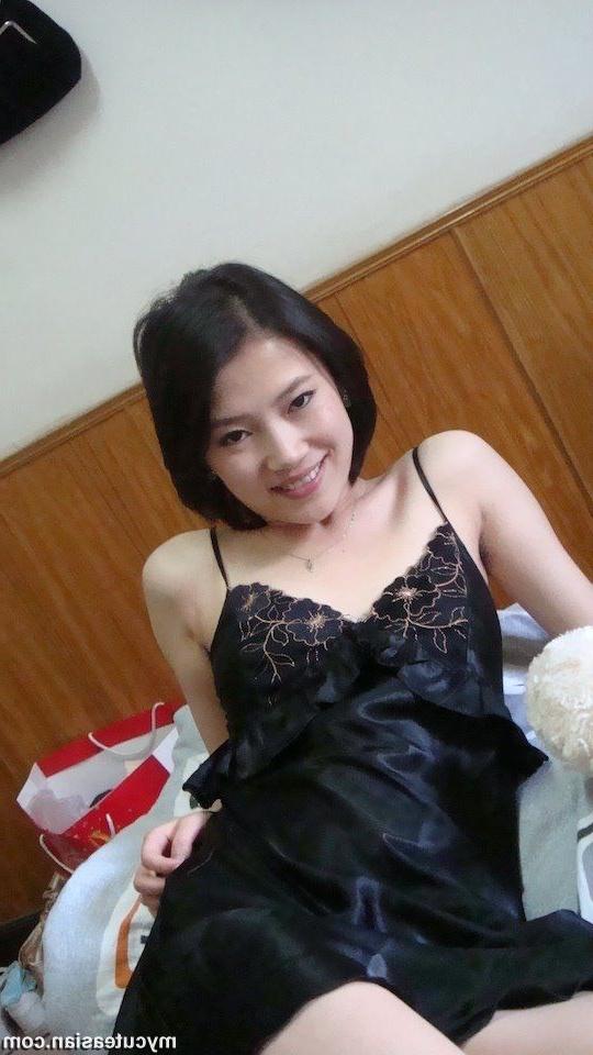 15P Sweet n shy Chinese babe teasing in lingerie