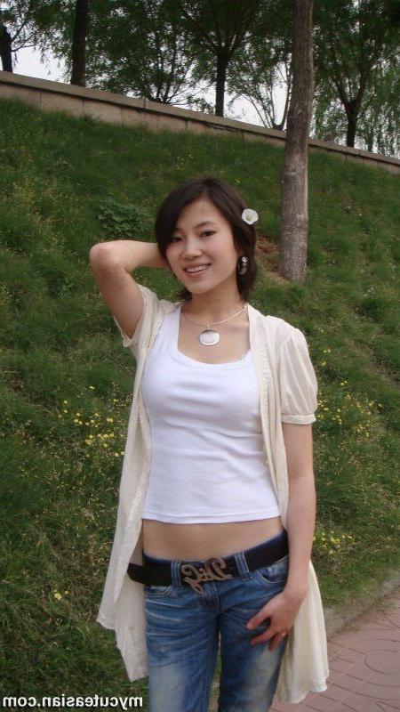 15P Sexy Chinese babe sharing her private photos