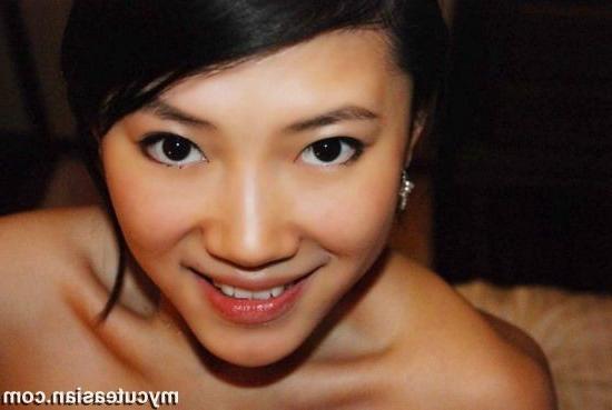 15P Sexy Chinese babe sharing her private photos