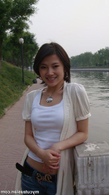 15P Sexy Chinese babe sharing her private photos
