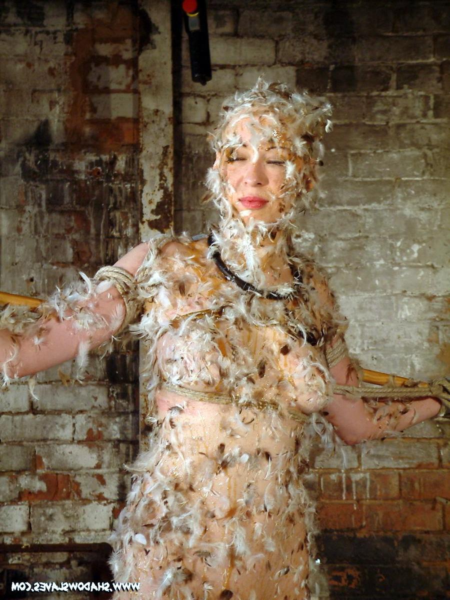 16P Bizarre feather and tar bondage of humiliated Kumi