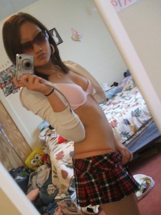 16P Asian teen nymph enjoy showing her sweet and juicy body