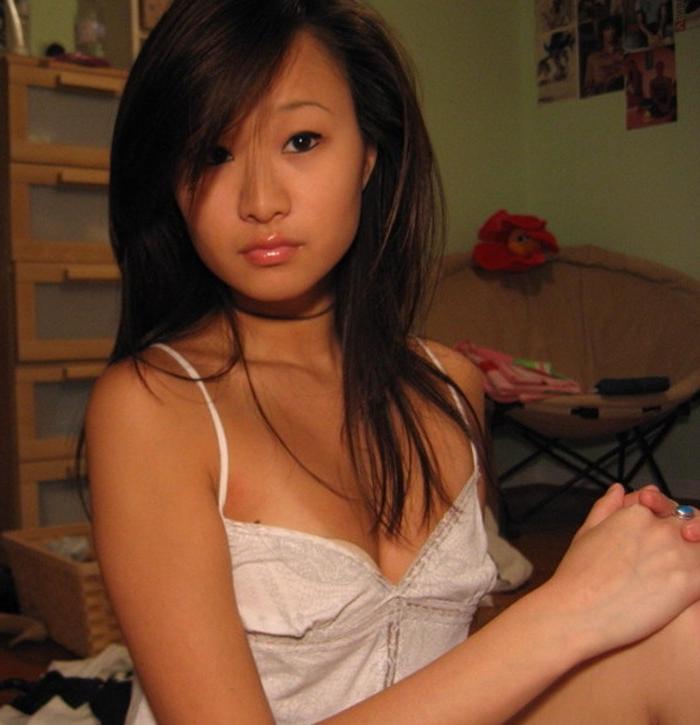 16P Asian teen nymph enjoy showing her sweet and juicy body