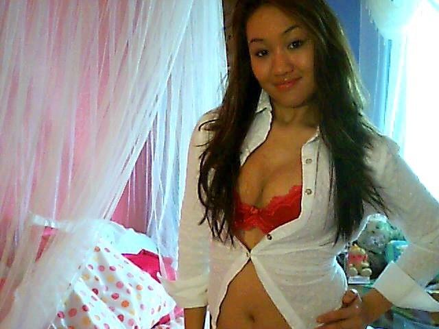 16P Asian teen nymph enjoy showing her sweet and juicy body