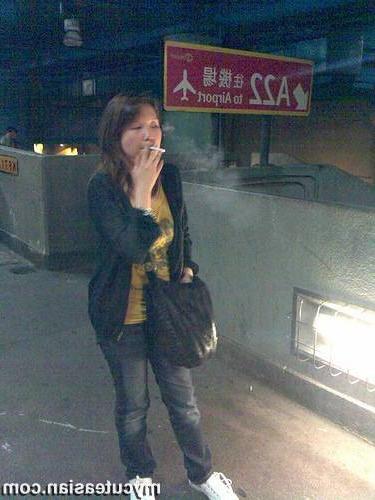14P Busty Chinese babe shares some private pics