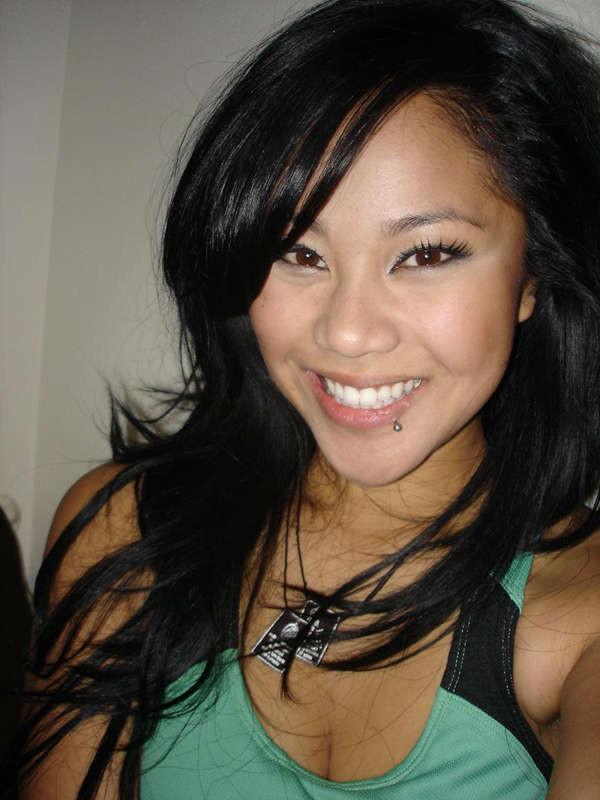 15P Pictures of hot and pretty Oriental girlfriends