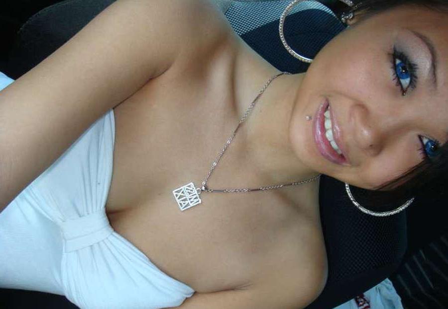 15P Pictures of a big-tittied Filipina camwhoring