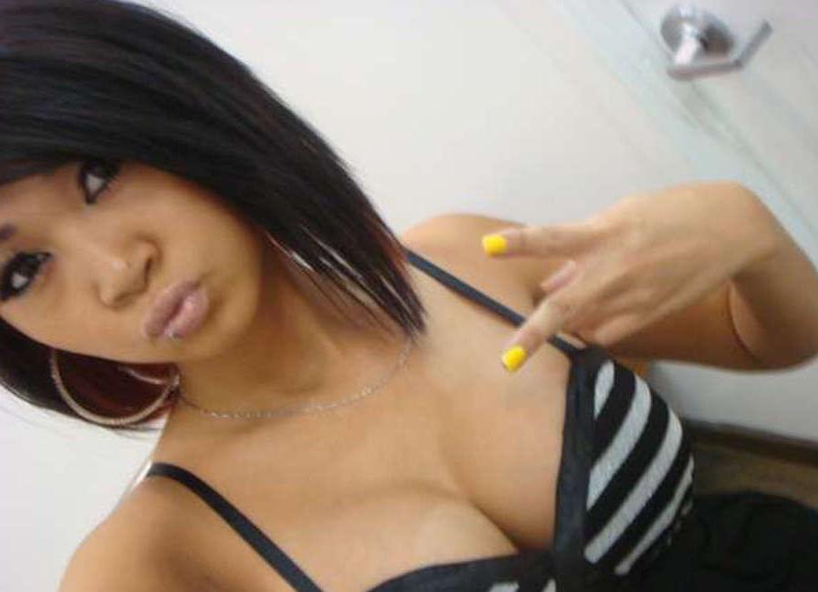 15P Pictures of a big-tittied Filipina camwhoring