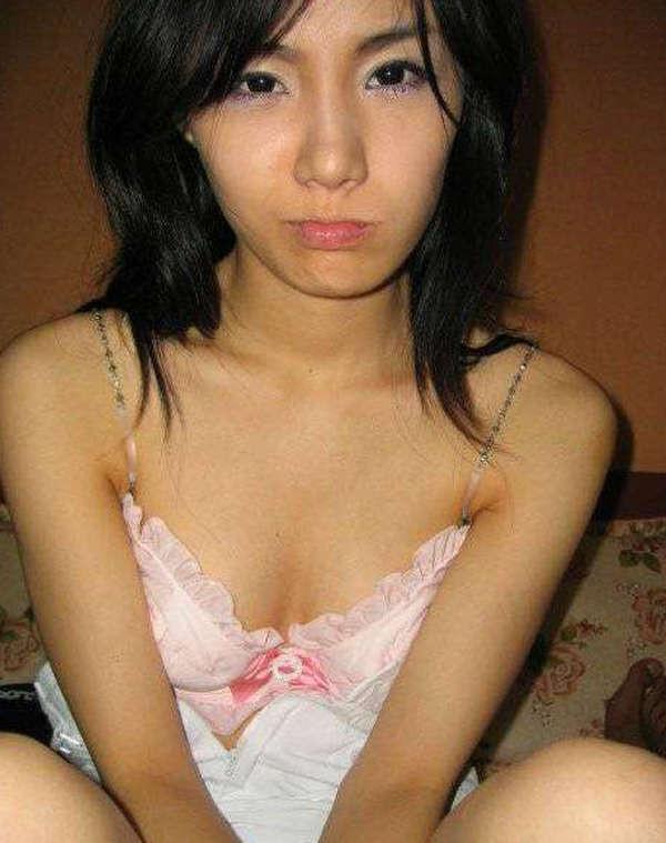 12P Nice compilation of a Thai chick’s hot selfpics