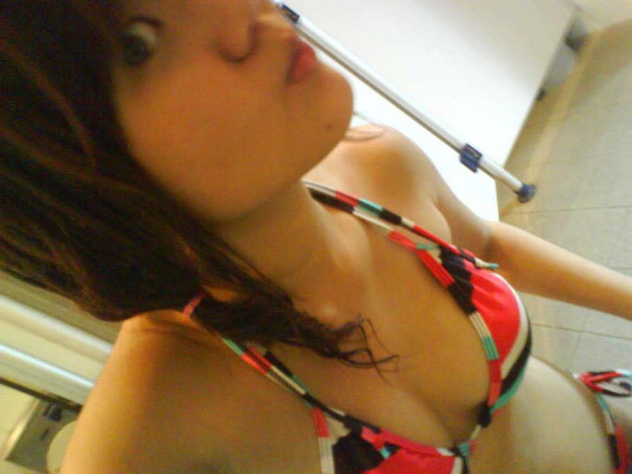 15P Hot self-shooting Asian girlfriends