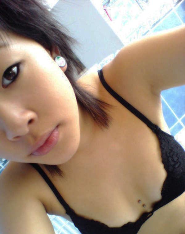 15P Hot self-shooting Asian girlfriends