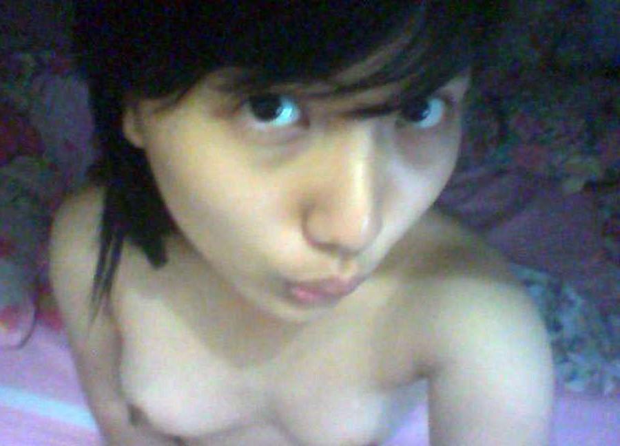 15P Hot self-shooting Asian girlfriends