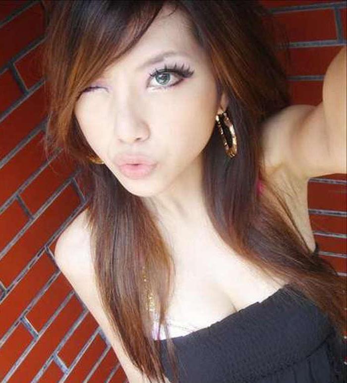 15P Pictures of an Asian hottie camwhoring
