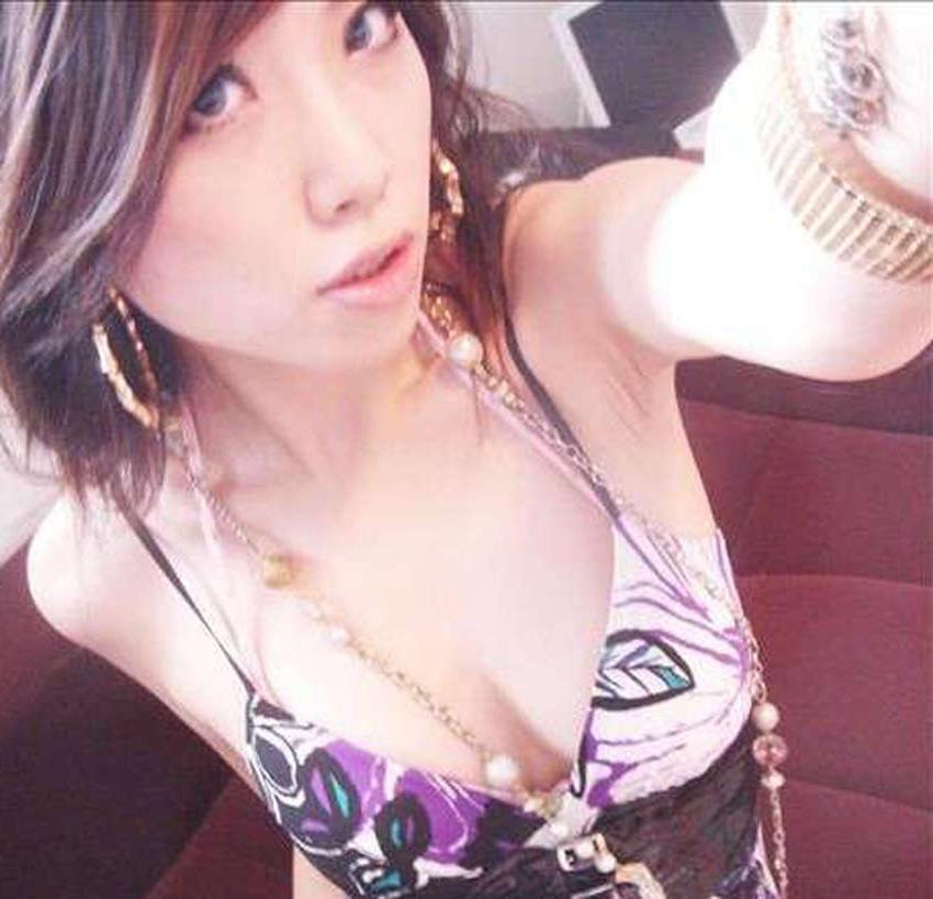 15P Pictures of an Asian hottie camwhoring