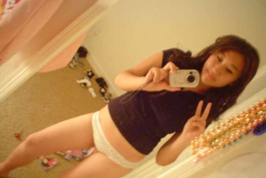 15P Mix picture set of sexy Asian chicks