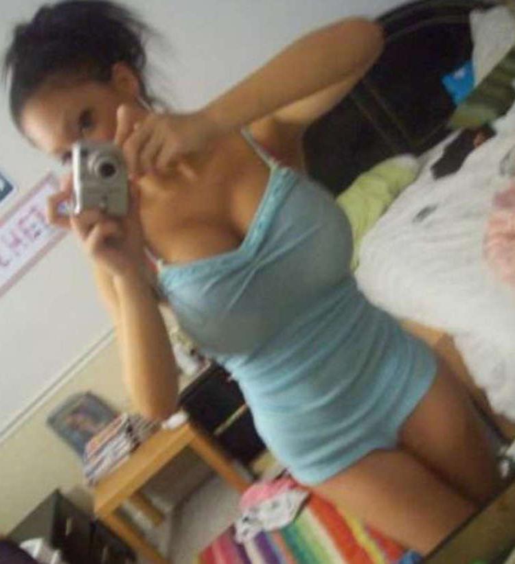 15P Picture compilation of self-shooting Asian GFs