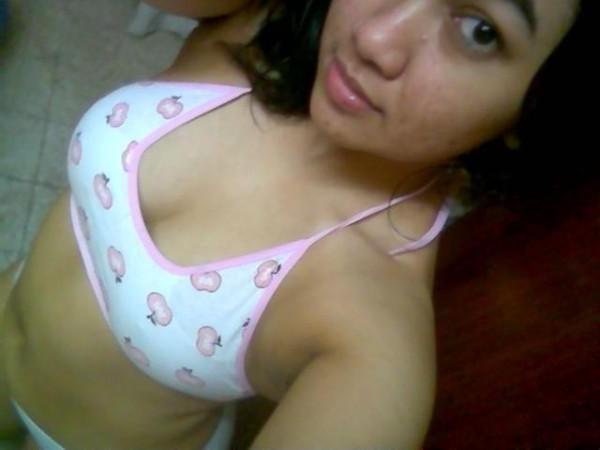 15P Picture gallery of amateur Asian hotties
