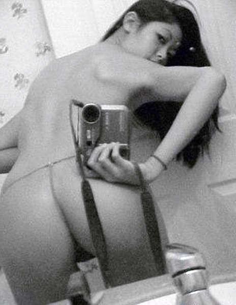 15P Photo mix of naughty and naked Asian girls