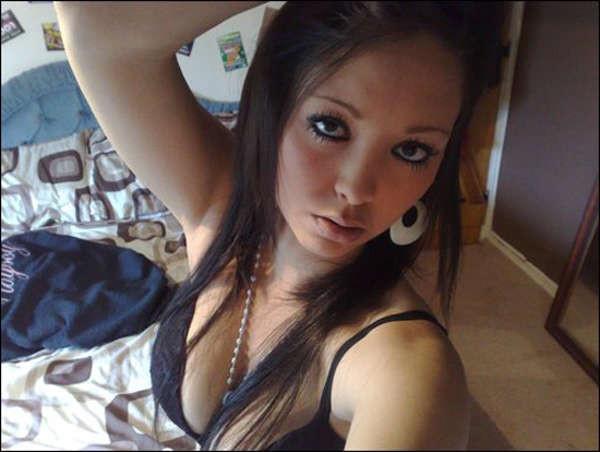 16P Photos of sexy amateur Asian girls