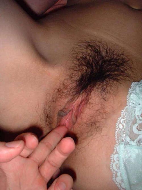 18P Pictures of an Asian hottie who loves to suck her BF's dick
