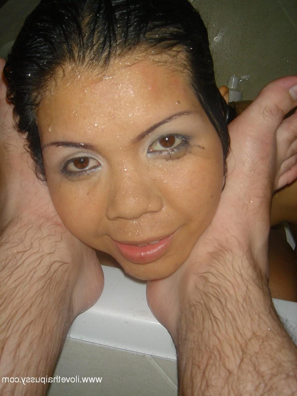 12P Filthy Thai Bargirl Love Sucking Tourist Feet And Toes