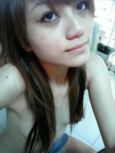 15P Horny chinese amateur posing and gets fucked