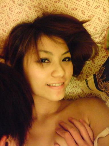 15P Horny chinese amateur posing and gets fucked