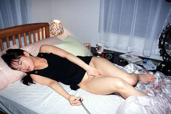 18P A sexy and nude Asian photo collection