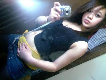 16P A collection of Asian mirror girl pics
