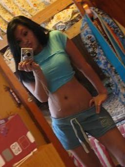16P A collection of Asian mirror girl pics