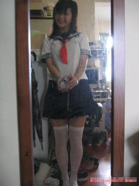 16P A collection of Asian mirror girl pics