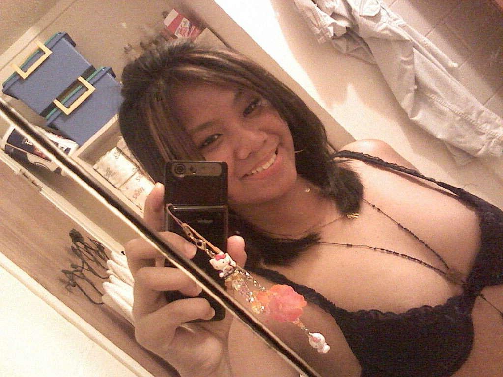 14P More Asian mirror pic cuties posing for their cameras
